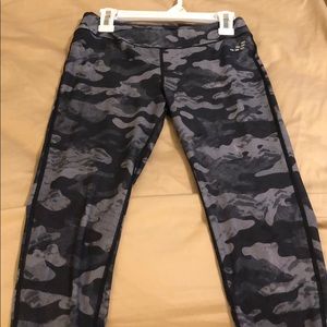 Girls Camo Capri Leggings (exercise)